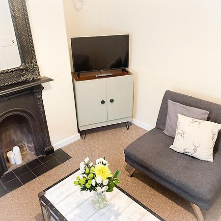 Waverley Lodge - Quaint Victorian Home With Free Parking ヨーク エクステリア 写真