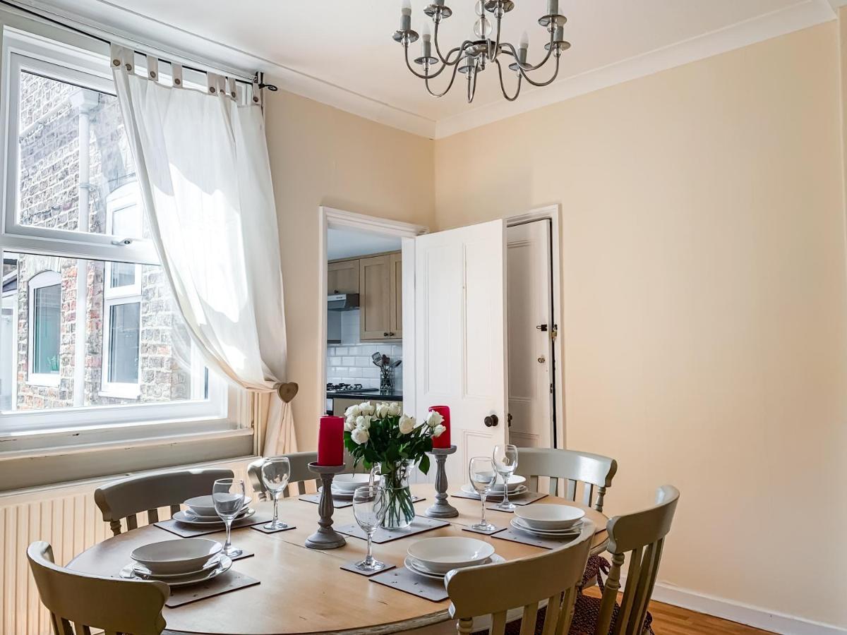 Waverley Lodge - Quaint Victorian Home With Free Parking ヨーク エクステリア 写真